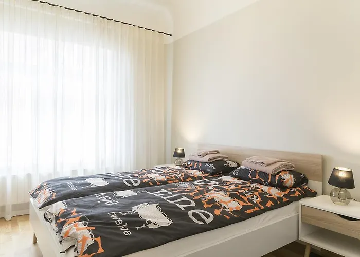 Saaresalu Center * パルヌ